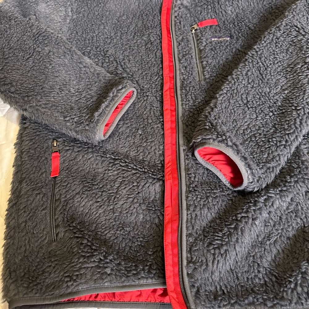 Patagonia Gray and Red Fleece Jacket - Picture 4 of 8